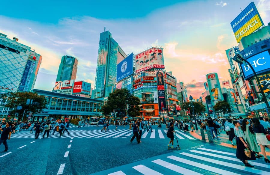 Living in Japan - Shibuya Crossing